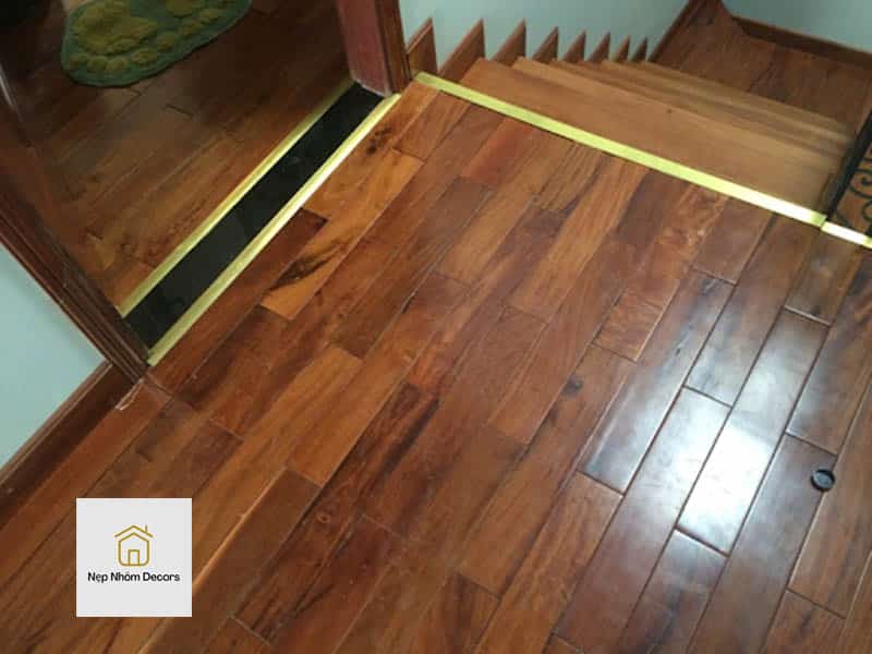 Nẹp inox sử dụng cho sàn gỗ làm tăng tính thẩm mỹ