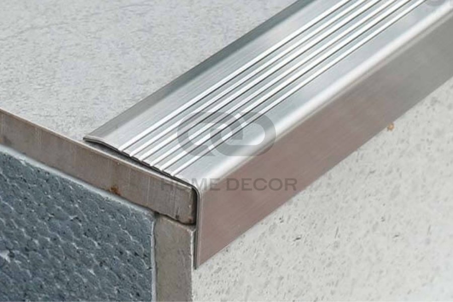 8 Lý Do Vàng Khẳng Định: Nẹp V Inox Là Lựa Chọn Tối Ưu Cho Mũi Bậc