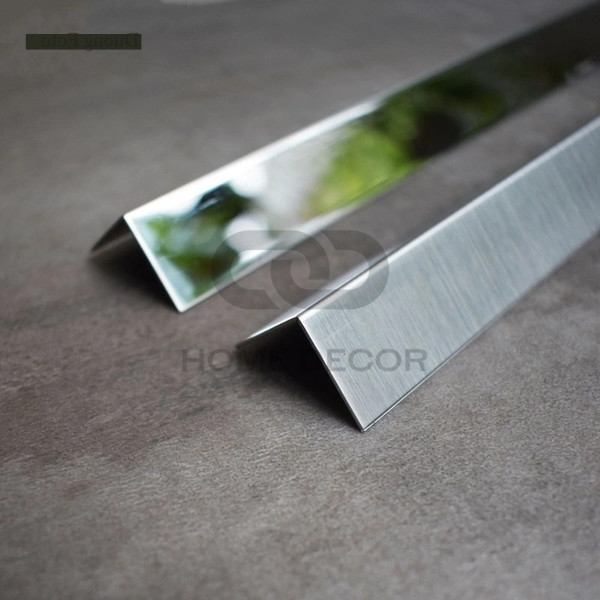 So Sánh Chi Tiết: Nẹp V Inox Bóng Gương Và Nẹp V Inox Xước Mờ - "Kẻ Tám Lạng, Người Nửa Cân"