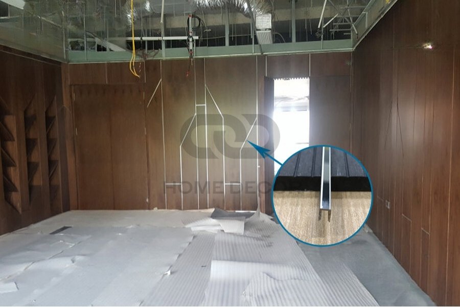 Sử dụng keo silicone chuyên dụng khi lắp đặt nẹp U Inox để đảm bảo độ chắc chắn