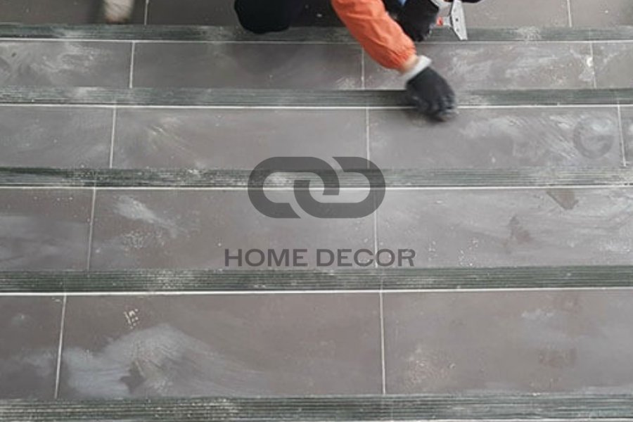 Xử lý các vết bẩn cứng đầu trên nẹp chống trượt bằng phương pháp phù hợp
